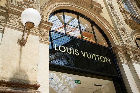 louis vuitton smentisce milan|louis vuitton milan italy locations.